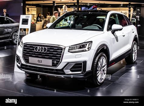 audi q2 metallic white